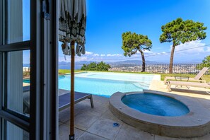 حمّام سباحة خارجي