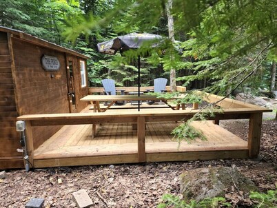 The Hidden Porch at Sir Sam's (hot tub & sauna)