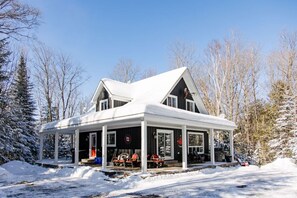 Exterior - The Hidden Porch at Sir Sam's (hot tub & sauna) (DYSART ET AL)