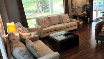 Fernseher, Kamin, Videospiele, Stereoanlage