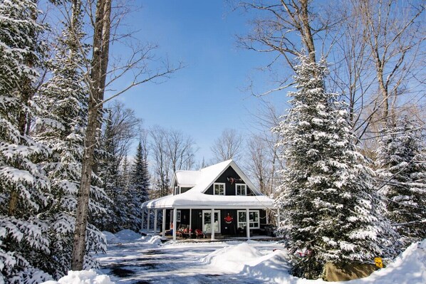 Exterior - The Hidden Porch at Sir Sam's (hot tub & sauna) (DYSART ET AL)