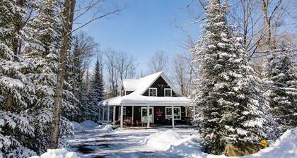 The Hidden Porch at Sir Sam's (hot tub & sauna)