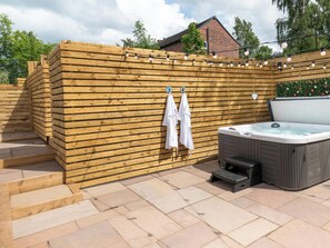 Outdoor spa tub - 2 bedroom accommodation in Hethersgill, near Carlisle (Hethersgill, near Carlisle)