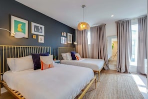 4 chambres, fer et planche à repasser, Wi-Fi, draps fournis