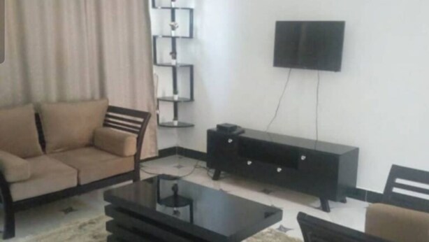 House, Multiple Beds | Living room - Captivating 4-bed House in Kampala (Kampala)