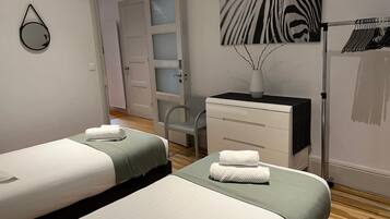 2 slaapkamers, een strijkplank/strijkijzer, gratis wifi, beddengoed