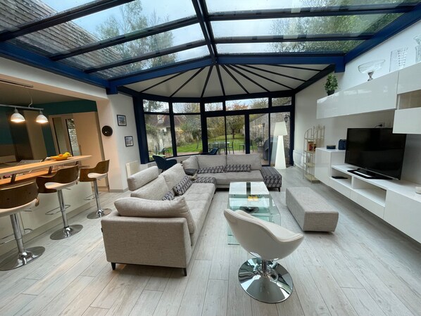 TV, offices - Balaena - maison avec jardin proche plage (Luc-sur-Mer)