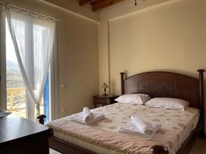 2 slaapkamers, een strijkplank/strijkijzer, reisbedje, gratis wifi