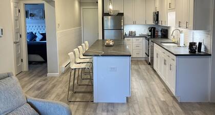 Newly renovated 4BR & 3BR condo walk to slopes