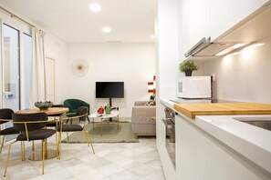 Kühlschrank, Mikrowelle, Ofen, Geschirrspüler