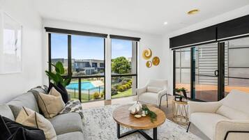 TV, Netflix, streaming services