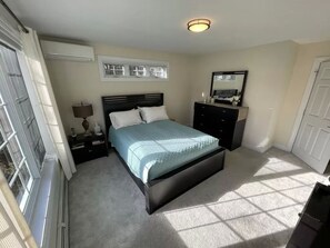 3 habitaciones, tabla de planchar con plancha y cuna de viaje 