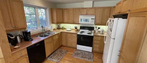 Refrigerador, microondas, horno y lavavajillas