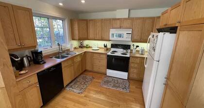 Chickadee Cottage/ Footsteps from Acadia National Park and downtown Bar Harbor!