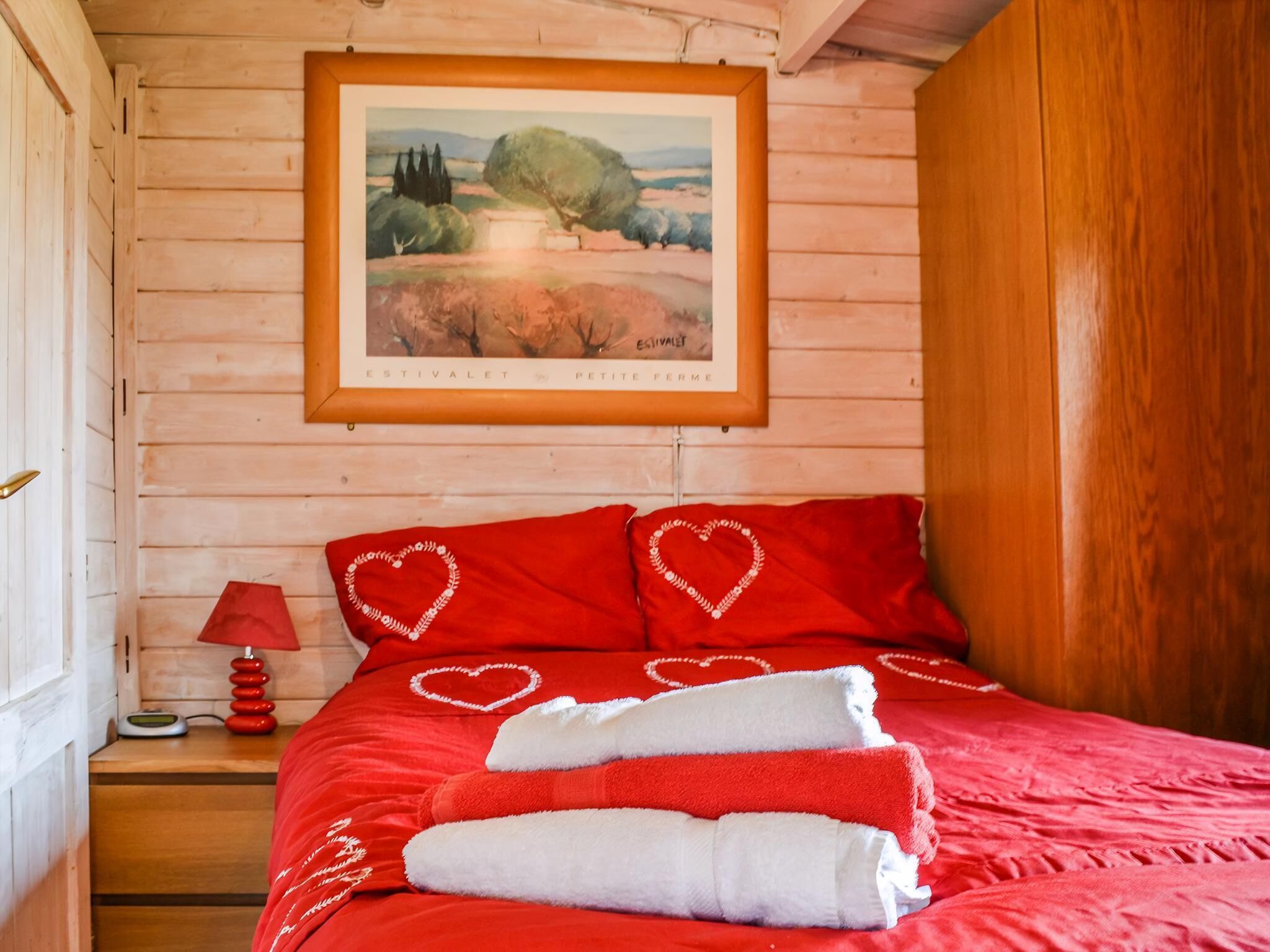 1 bedroom, bed sheets