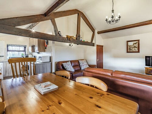 A spacious cottage with a first floor living space boasting far reaching views.
