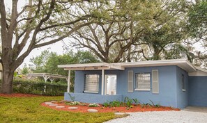 Exterior - Minutes From Stadium, USF, Busch Gardens, Hard Rock ⭐️ (Tampa)