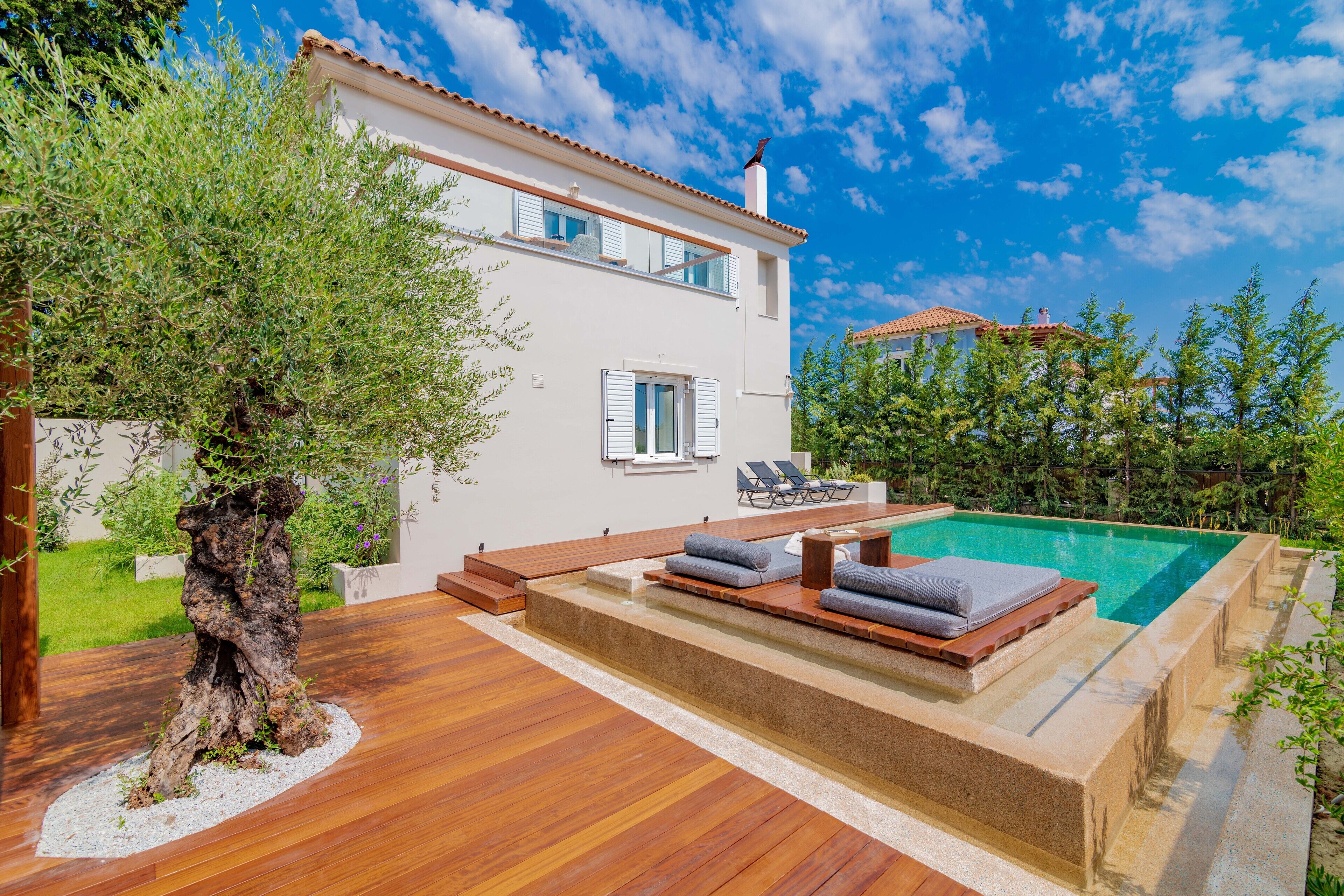 High quality sun-beds & mesmerising suroundings. 