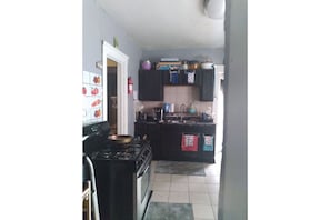 冰箱、微波炉、烤箱、炉灶