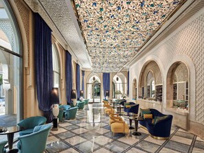 6 bars/lounges, poolside bar, beach bar - Club Privé by Rixos Saadiyat Island (Abu Dhabi)