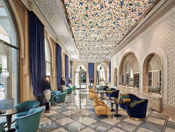 6 bars/lounges, poolside bar, beach bar - Club Privé by Rixos Saadiyat Island (Abu Dhabi)