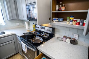 Dining tables - ☀CasaCentral Private 2Bed/1.5Bath✈ (Phoenix)