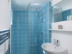 Cottage | Bathroom
