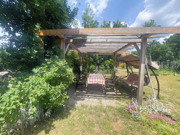 Outdoor dining - Holiday apartment with pool and balcony (Jadranovo)