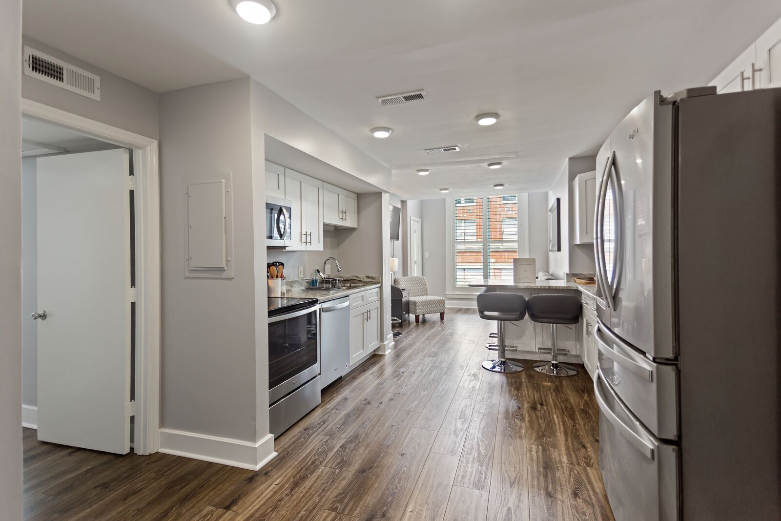 Geladeira, micro-ondas, fogão, cooktop