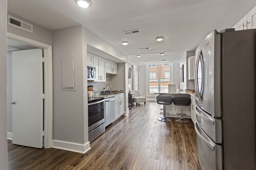 Telfair Loft 211: Parking Cost Covered Downtown