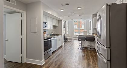 Telfair Loft 211: Parking Cost Covered Downtown