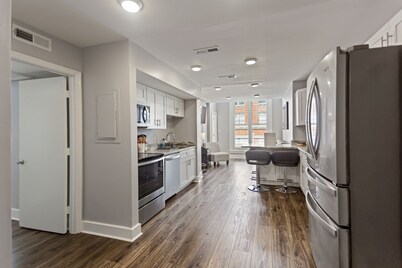 Telfair Loft 211: Parking Cost Covered Downtown