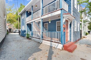 Exterior detail - Heart of Downtown - 1 Bedroom Suite w/ Parking! (Charleston)