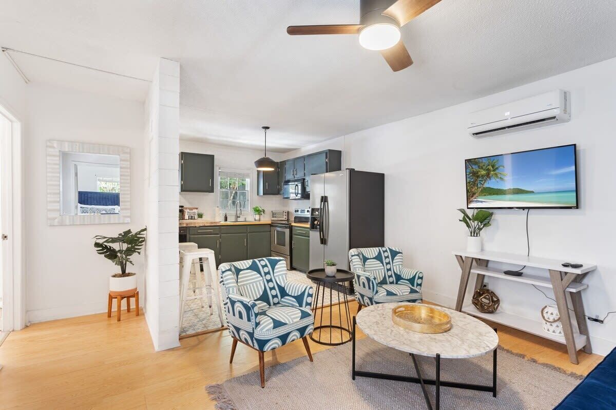 Televisión y oficina 