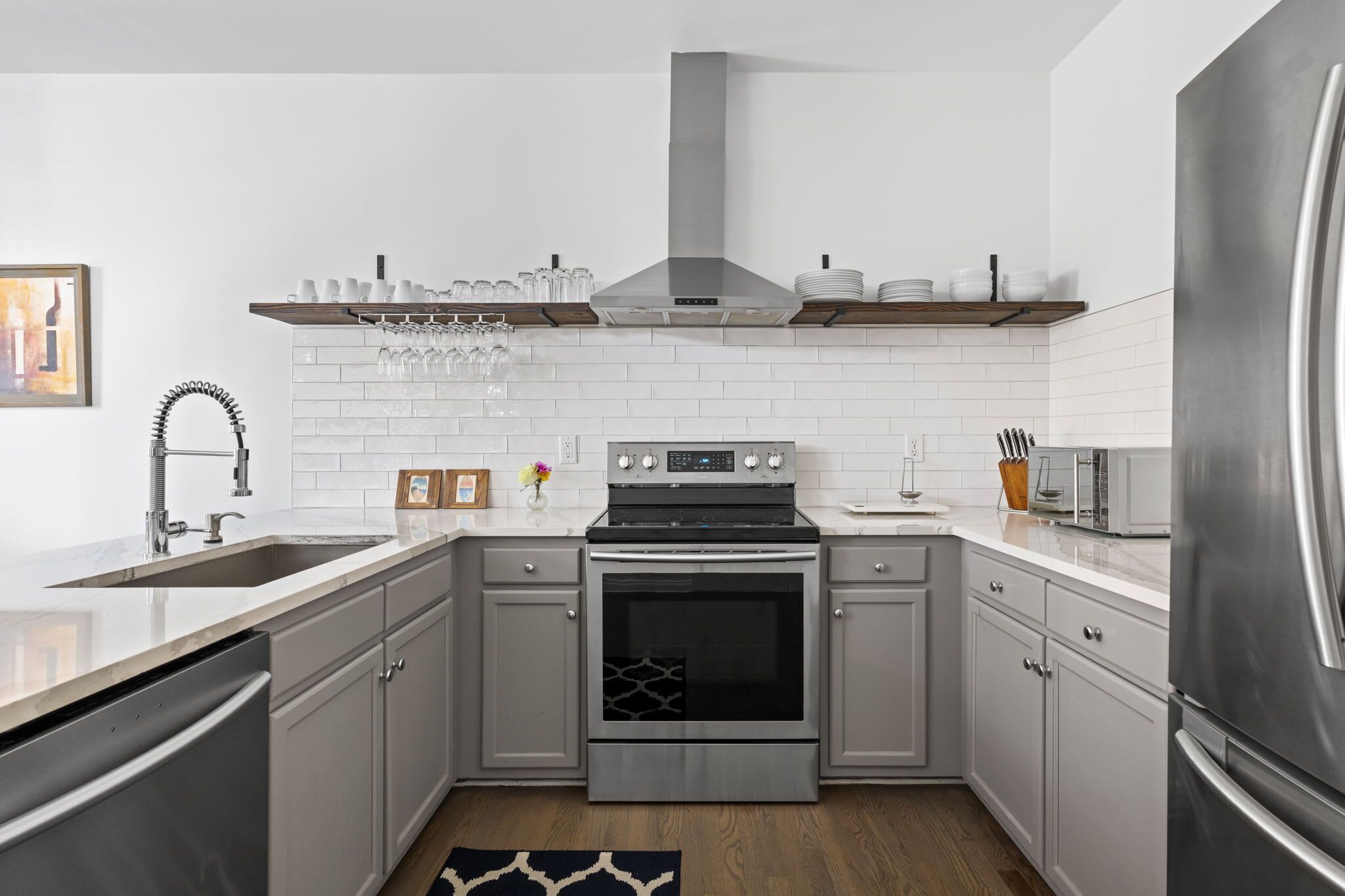 Kühlschrank, Mikrowelle, Ofen, Herdplatte