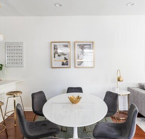 Dining - Location + Luxury  3BD/3BA - 2 Blocks to King! (Charleston)