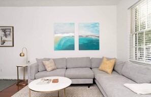 Een televisie en een kantoor