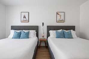 6 bedrooms, iron/ironing board, WiFi, bed sheets