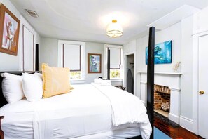 3 bedrooms, iron/ironing board, travel crib, WiFi