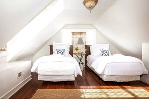 3 slaapkamers, een strijkplank/strijkijzer, reisbedje, wifi