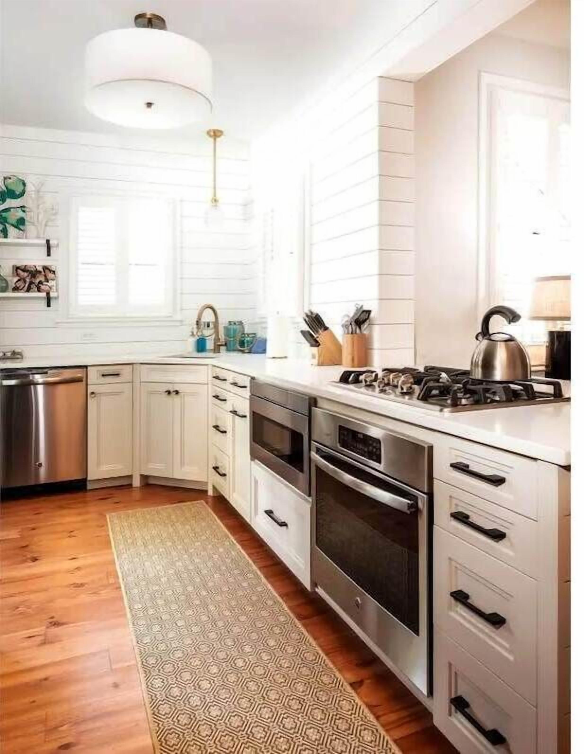 Køleskab, mikrobølgeovn, ovn, kogeplade