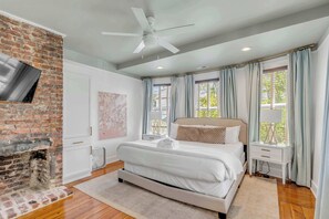 4 Schlafzimmer, Bügeleisen/Bügelbrett, Reisekinderbett, WLAN