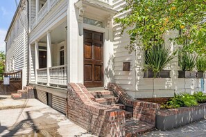 Exterior detail - Spacious 4BR Suite, Near King St (Charleston)