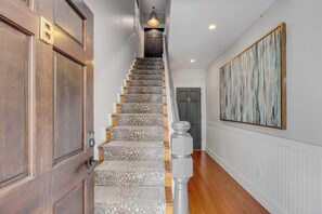 Interior - THE INNS 8BR/6.5BA Downtown w Outdoor Space! (Charleston)