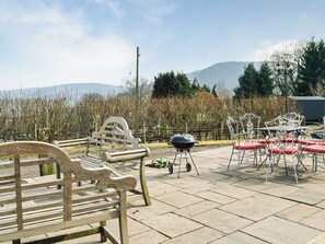 Outdoor dining - Lovely barn conversion with private swimming pool. (Talybont-On-Usk)