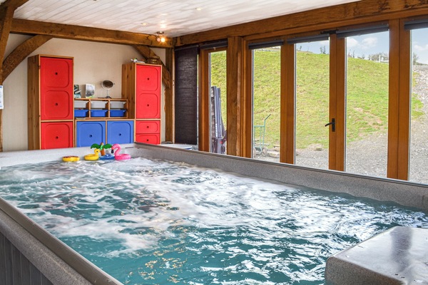 Supersize indoor hot tub within the living area | Ty Nofio - Coity Bach, Talybont-On-Usk