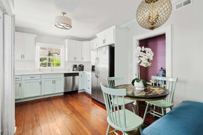 Dining - The Inns Two Charleston Homes 10BR /6BA  Downtown! (Charleston)