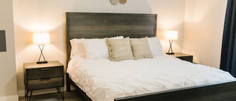 2 chambres, bureau, fer et planche à repasser, lit parapluie