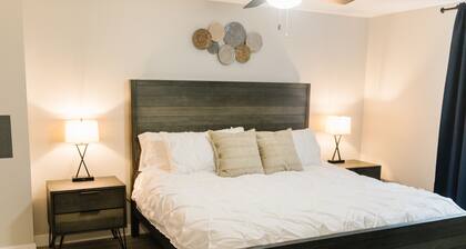 COZY BASEMENT APARTMENT - PRIVATE ENTRANCE - NEAR PARK