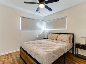 5 bedrooms, iron/ironing board, free WiFi, bed sheets - 5 Bedroom Charmer in Granada Hills  (Granada hills)